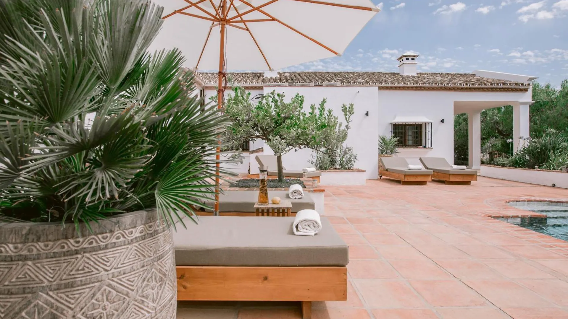 Hotel San Roque Suites De Monda Spain